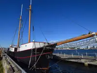 سفينة مطعم للبيع