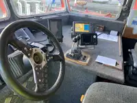 قارب طاقم للبيع