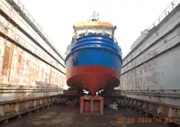 قوارب العمل للبيع