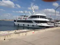 سفينة سياحية للبيع