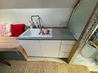 قارب نجاة للبيع