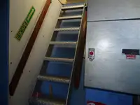 قوارب العمل للبيع