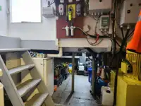 قوارب العمل للبيع