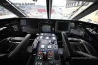 قارب مزدوج الهيكل للبيع