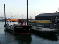 زوارق العمل للبيع