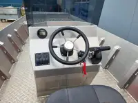 قوارب العمل للبيع