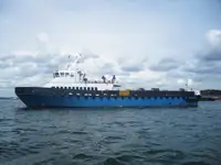 قارب طاقم للبيع
