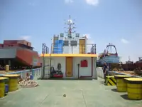 قارب طاقم للبيع