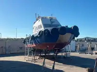 قوارب العمل للبيع