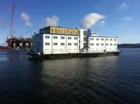 Floating hotel للبيع