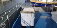 قارب مزدوج الهيكل للبيع