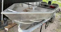 قوارب العمل للبيع