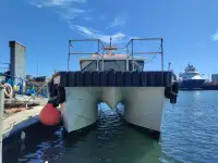 قارب طاقم للبيع