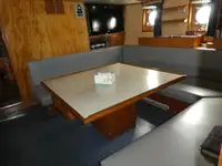 سفينة بحثية للبيع