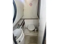 قوارب العمل للبيع