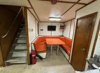 قارب طاقم للبيع