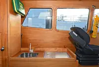 قوارب العمل للبيع