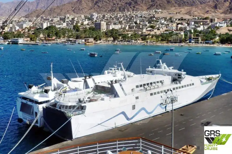 سفينة نقل بضائع بالمركبات (Ro-Ro) للبيع