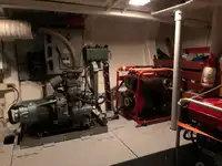 قارب نجاة للبيع