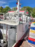 سفينة لنقل الأسماك الحية للبيع