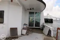 سفينة عبّارة للبيع