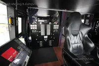 قارب مزدوج الهيكل للبيع