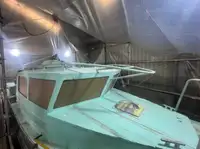 قوارب العمل للبيع