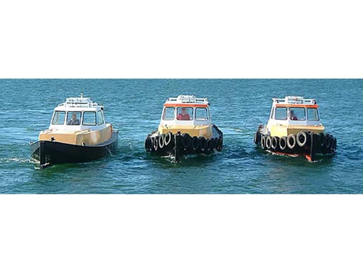 قوارب العمل للبيع