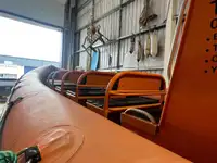 قوارب العمل للبيع