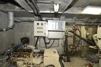 قارب مزدوج الهيكل للبيع