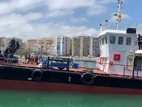 قوارب العمل للبيع