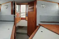 قوارب العمل للبيع
