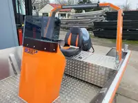 قوارب العمل للبيع
