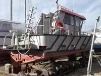 قوارب العمل للبيع