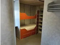 قوارب العمل للبيع