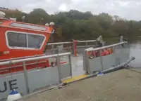قوارب العمل للبيع