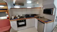 سفينة بحثية للبيع