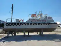 قارب طاقم للبيع