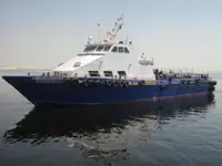 قارب طاقم للبيع