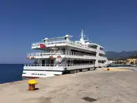 سفينة سياحية للبيع