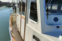 قوارب العمل للبيع