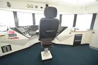 قارب مزدوج الهيكل للبيع