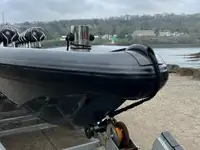 قارب مطاطي صلب للبيع