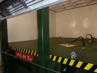 سفينة حاويات للبيع