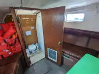 قوارب العمل للبيع