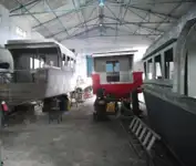 قوارب العمل للبيع