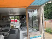 قارب مزدوج الهيكل للبيع