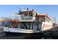 سفينة حاويات للبيع