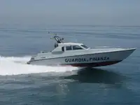 زورق دورية للبيع