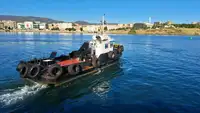 قوارب العمل للبيع